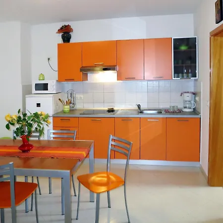 Zinka - Roj132 By Interhome *
